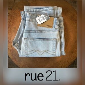 NWT Rue21 Women’s Jeans • Ultra Flex Super Skinny White Wash Light Blue(28 x 30)